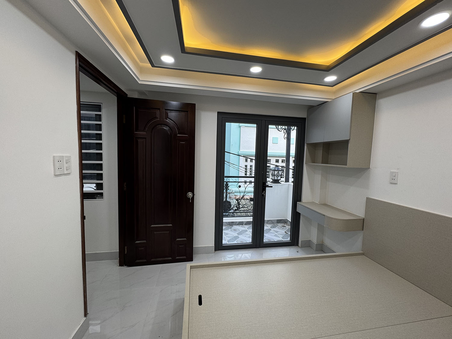 Biệt thự mini t.kế Tân Cổ Điển đẹp lung linh mặt tiền thụt (sát và liền kế mặt tiền ) Đoàn Thị Điểm